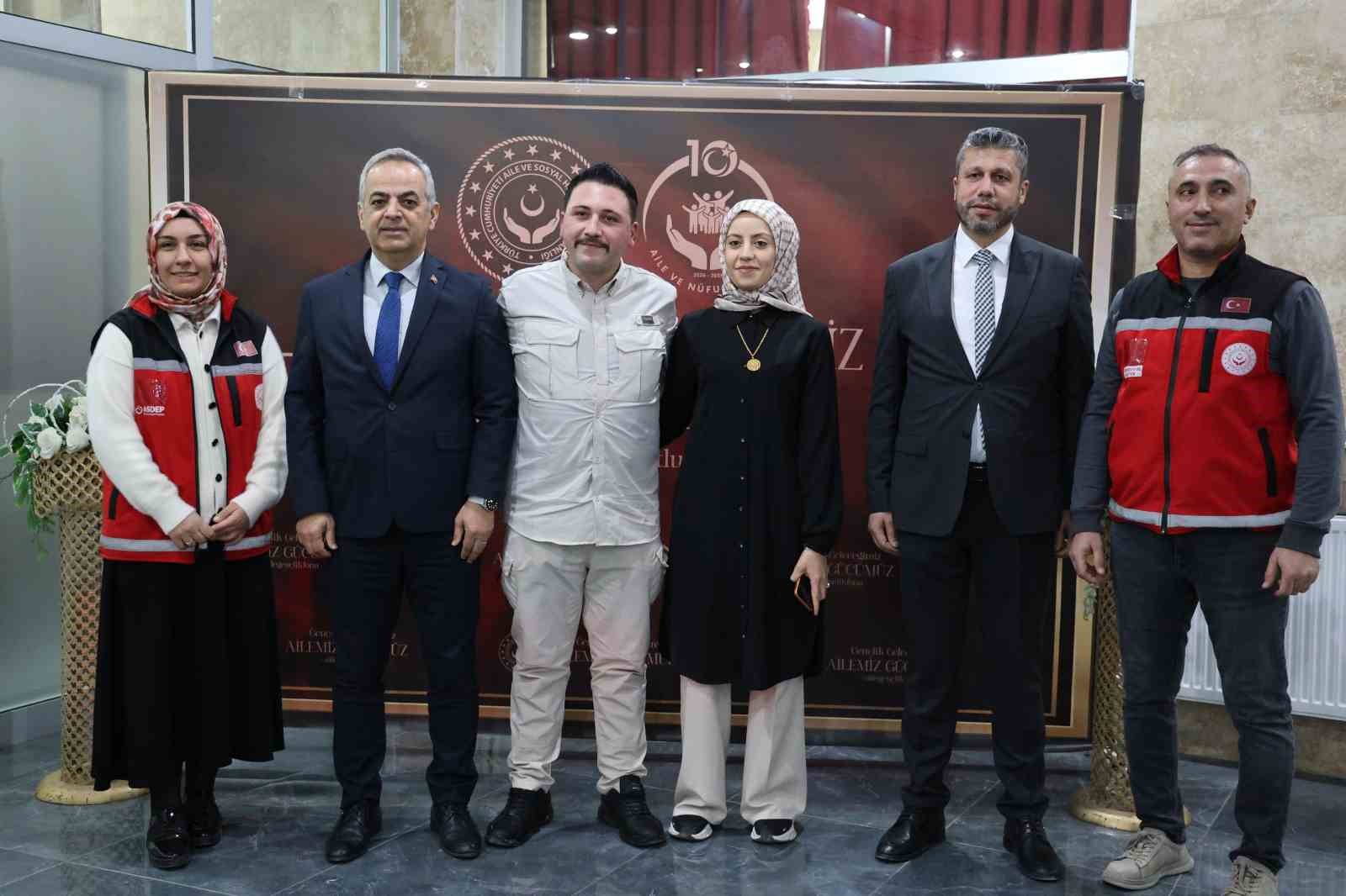bakan goktastan elazigdaki genc ciftlere surpriz telefon 51 milyon tllik dev destek 3