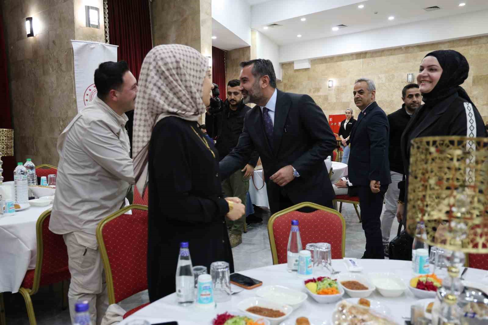 bakan goktastan elazigdaki genc ciftlere surpriz telefon 51 milyon tllik dev destek 4 5A8K8WVW