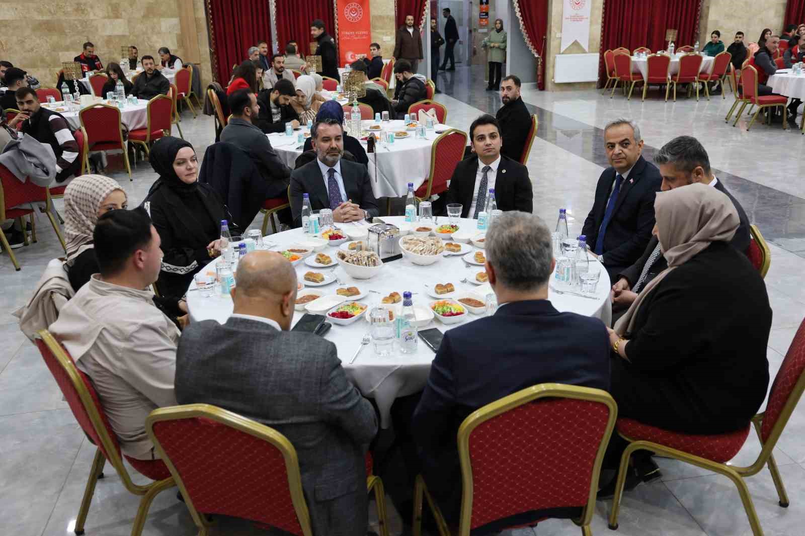 bakan goktastan elazigdaki genc ciftlere surpriz telefon 51 milyon tllik dev destek 5 iNBnF3IN