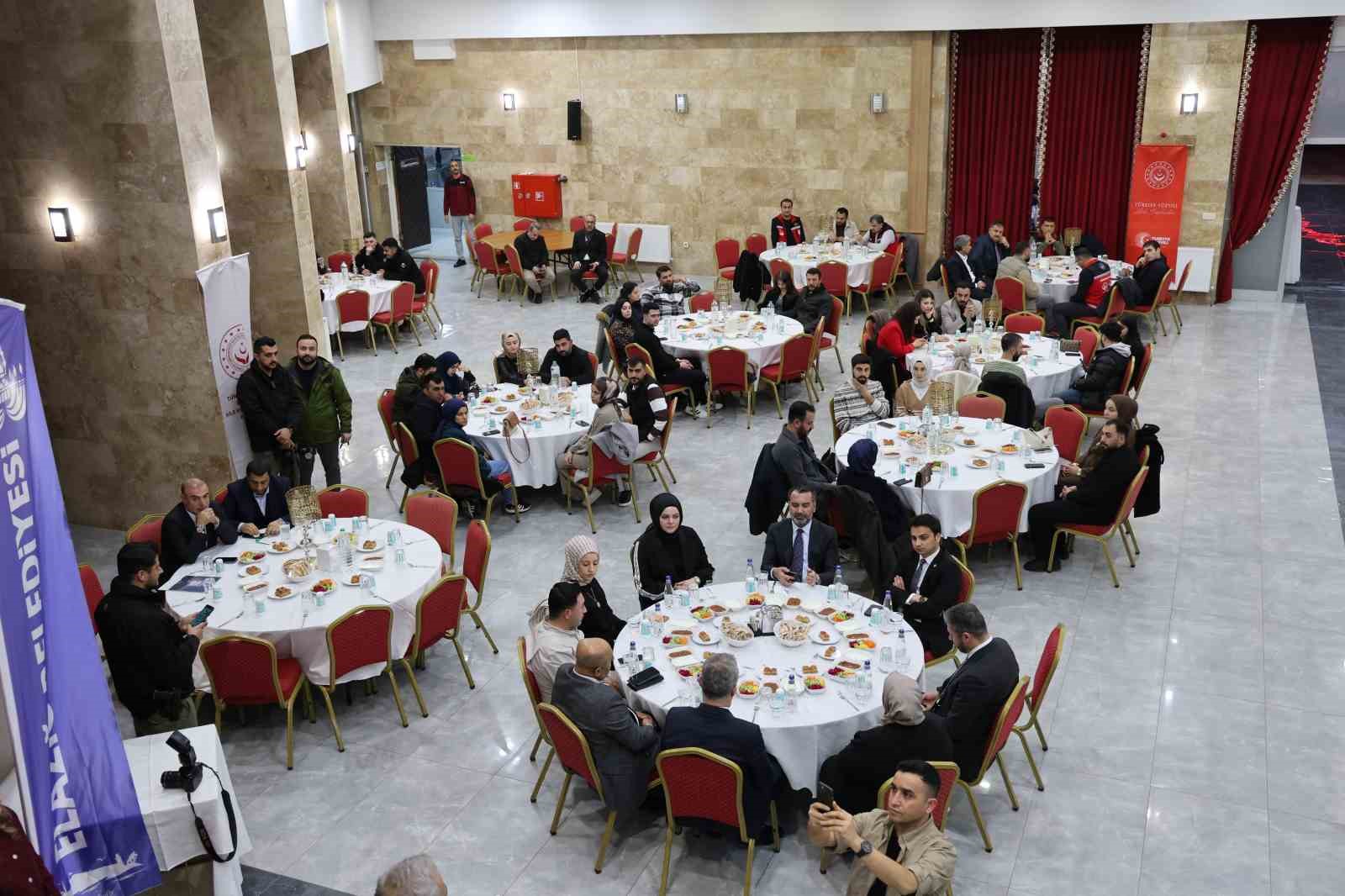 bakan goktastan elazigdaki genc ciftlere surpriz telefon 51 milyon tllik dev destek 8