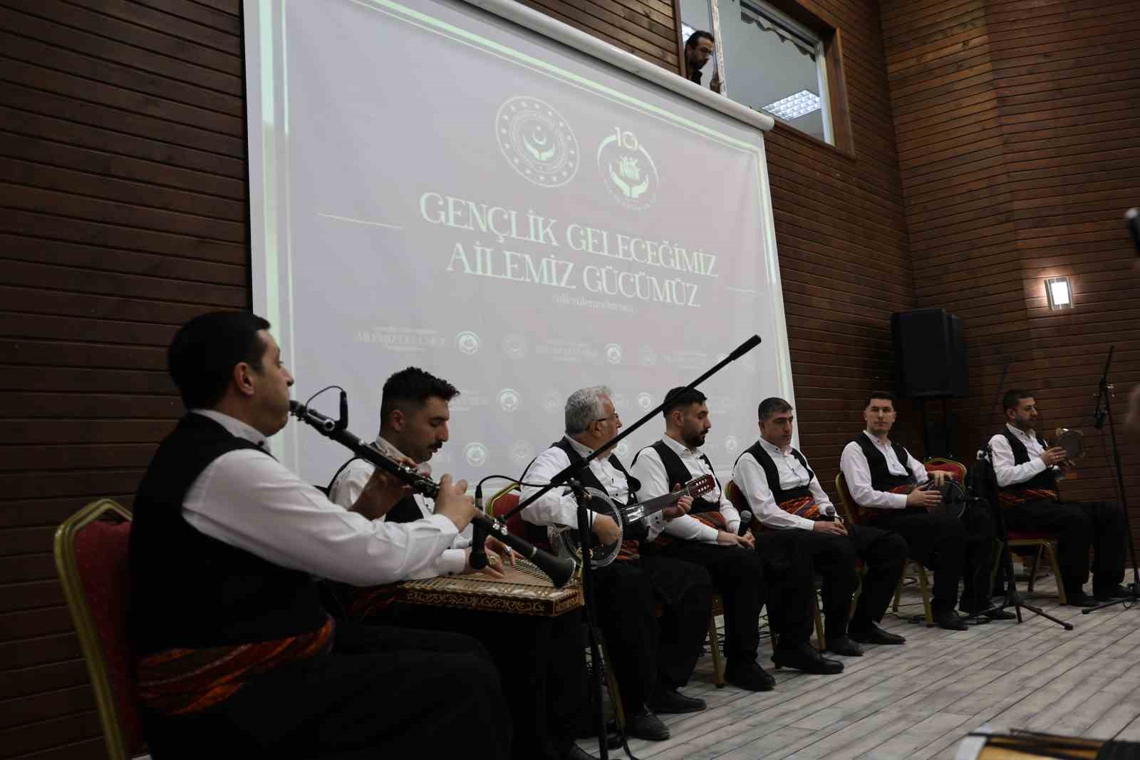 bakan goktastan elazigdaki genc ciftlere surpriz telefon 51 milyon tllik dev destek 9