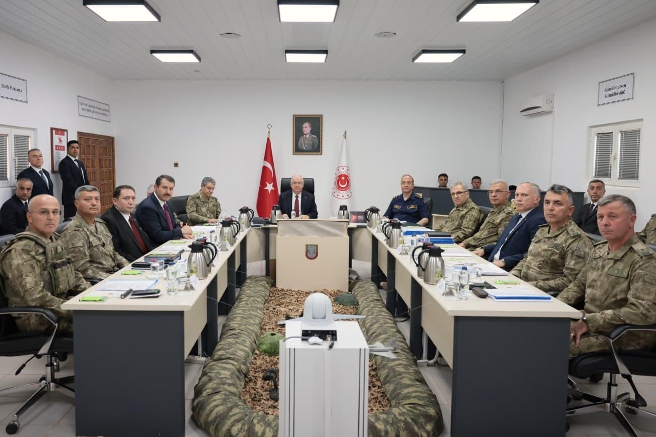 Bakan Güler, 9’uncu Mekanize Piyade Tümen Komutanlığı’nı ziyaret etti 4 bakan guler 9uncu mekanize piyade tumen komutanligini ziyaret etti 0 OTw84iCG