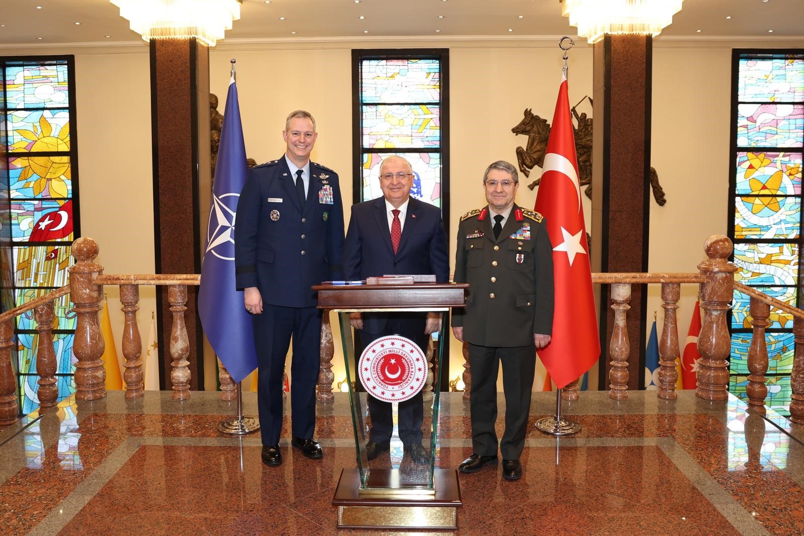 bakan guler avrupa muttefik kuvvetleri yuksek komutani grynkewichi kabul etti 2 ROHHd4SS