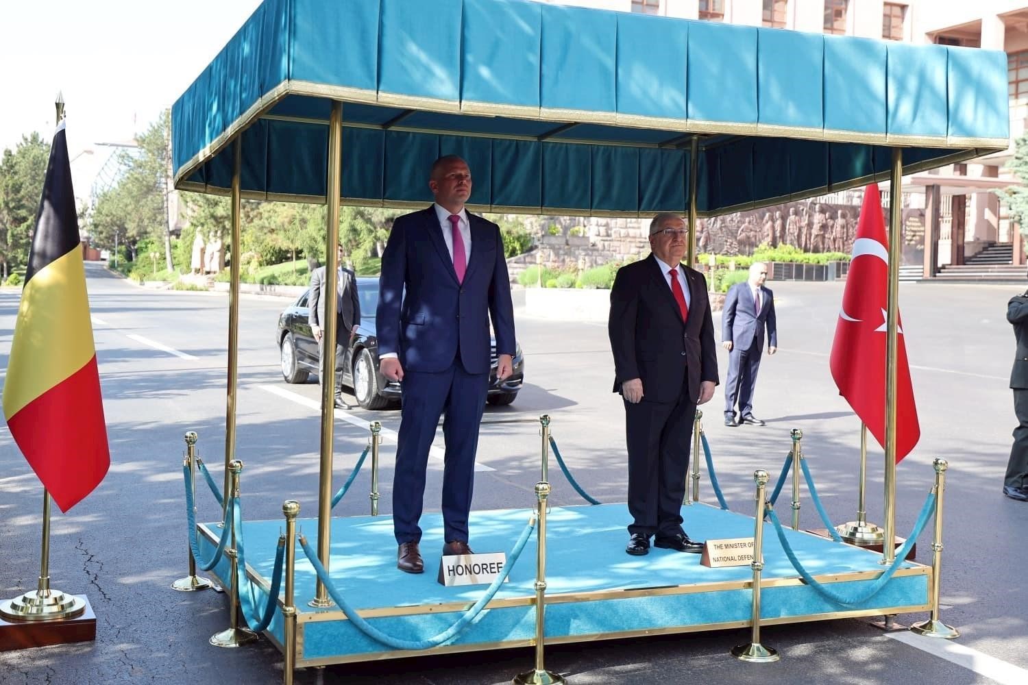 Bakan Güler, Belçika Savunma ve Dış Ticaret Bakanı Francken ile bir araya geldi 6 bakan guler belcika savunma ve dis ticaret bakani francken ile bir araya geldi 2 B5Q2jIOl