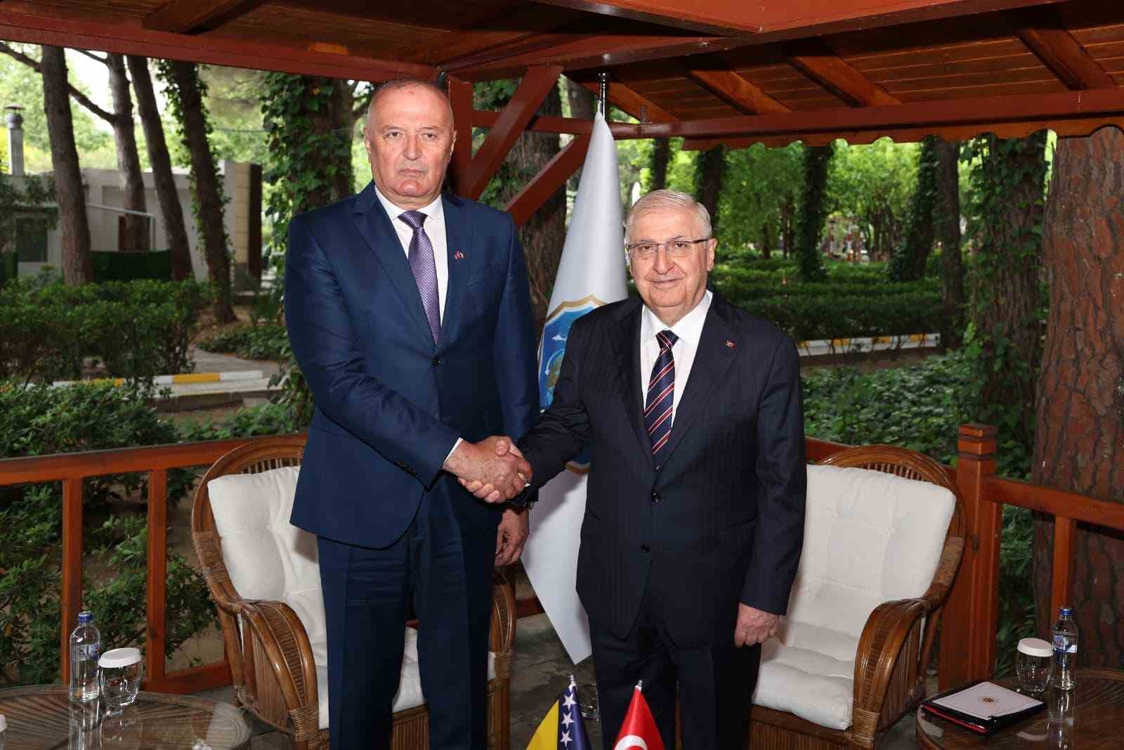 bakan guler bosna hersekli mevkidasi helez ile bir araya geldi 1