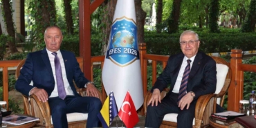 bakan-guler-bosna-hersekli-mevkidasi-helez-ile-bir-araya-geldi-KBicz9hP.jpg