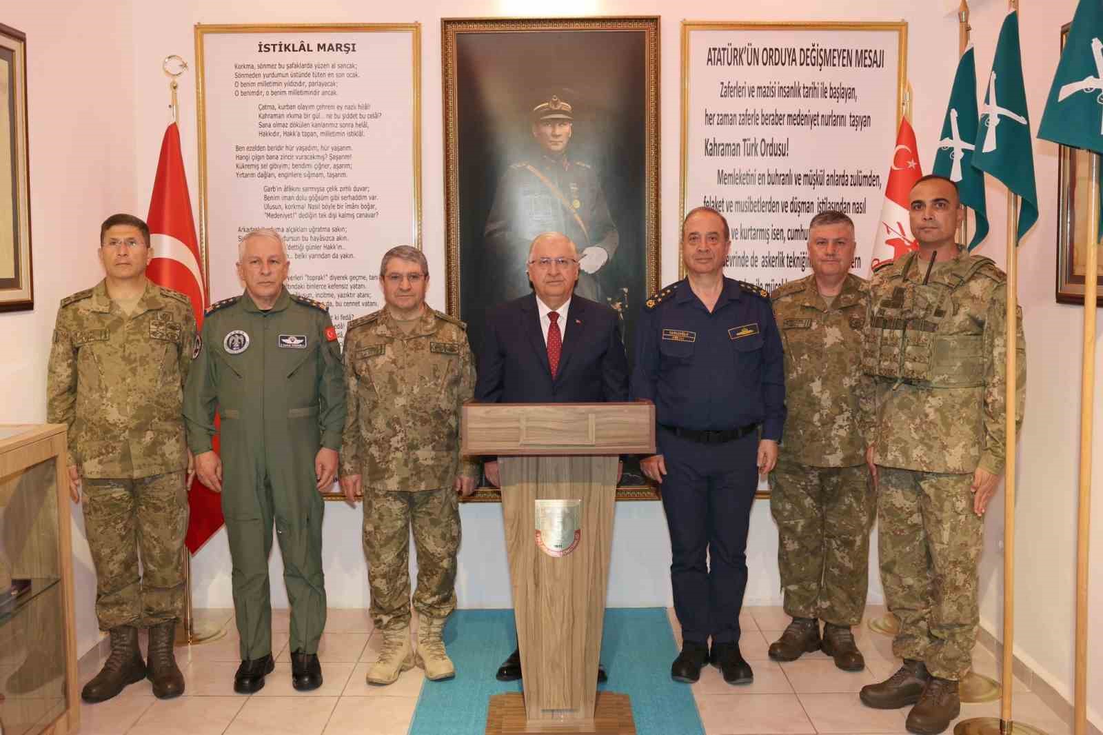 bakan guler edirnede mehmetcikle bayramlasti 2 kuAyr6fp