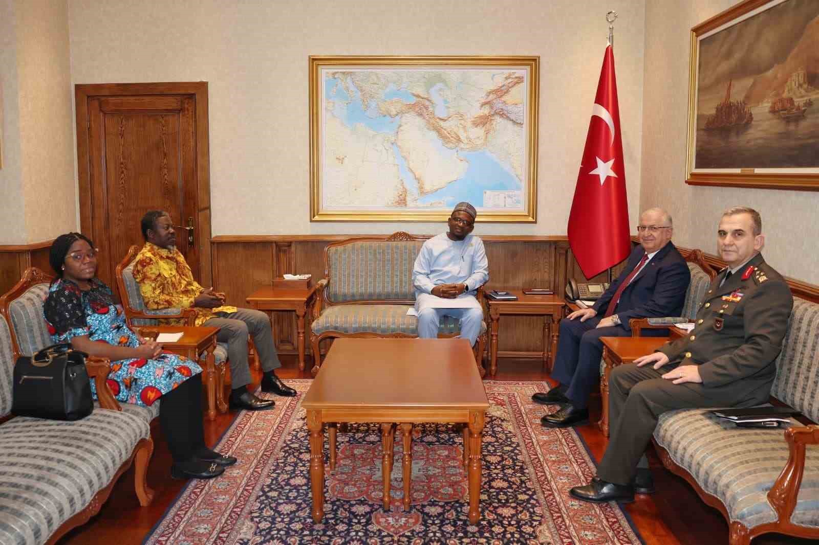 bakan guler gananin ankara buyukelcisi nasiru deeni kabul etti 1