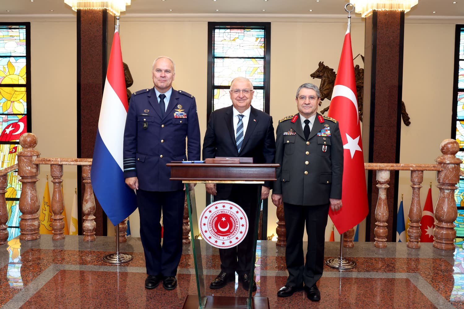 bakan guler hollanda genelkurmay baskani orgeneral eichelsheimi kabul etti 1 n6EMq74Q