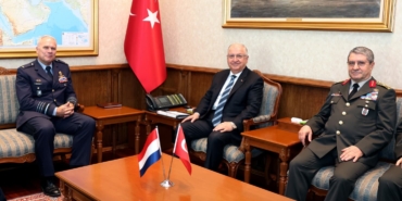 bakan-guler-hollanda-genelkurmay-baskani-orgeneral-eichelsheimi-kabul-etti-9TAqnl4V.jpg
