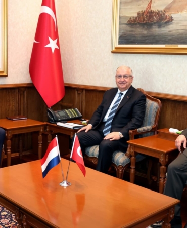 bakan-guler-hollanda-genelkurmay-baskani-orgeneral-eichelsheimi-kabul-etti-9TAqnl4V.jpg
