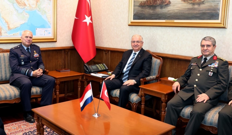 bakan-guler-hollanda-genelkurmay-baskani-orgeneral-eichelsheimi-kabul-etti-9TAqnl4V.jpg