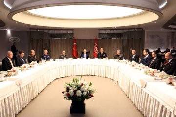 bakan guler iftarda oyak personeli ile bir araya geldi 0 GwfywkJ8