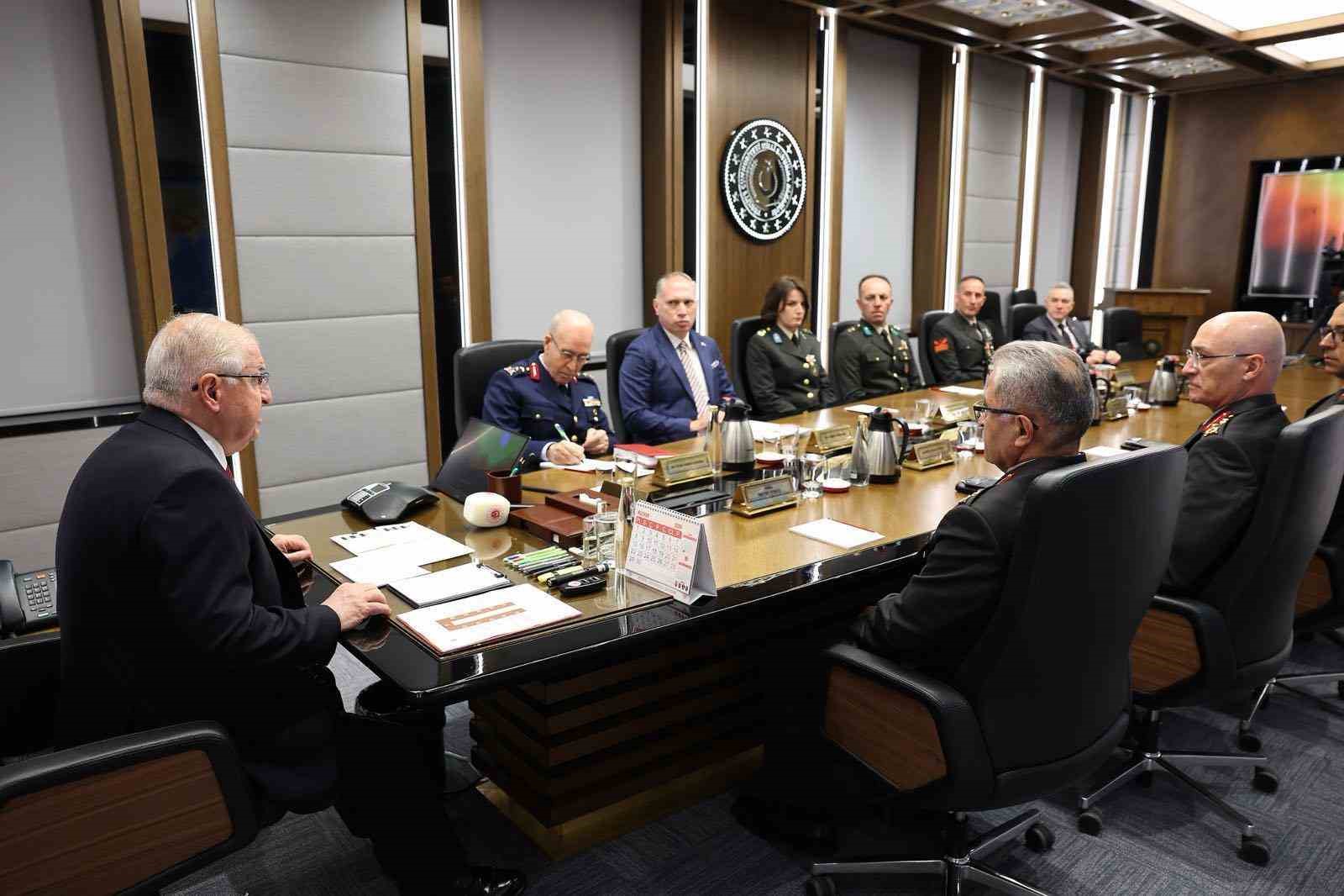 bakan guler kara kuvvetleri komutani tokeli kabul etti 2 PNZhBNkJ