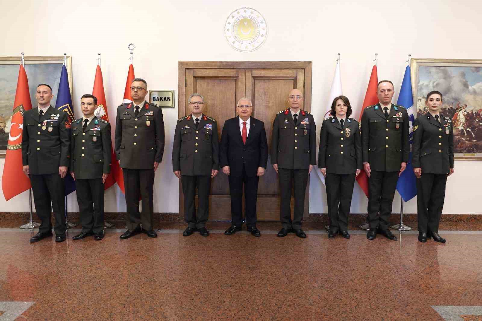 bakan guler kara kuvvetleri komutani tokeli kabul etti 3