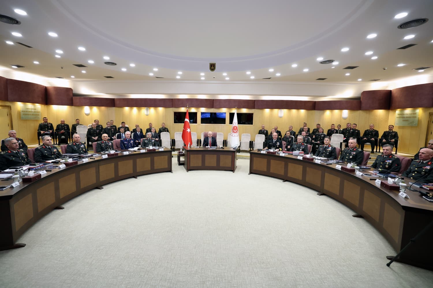 bakan guler kara kuvvetleri komutanligindaki degerlendirme toplantisina katildi 1 9TSjPwtk