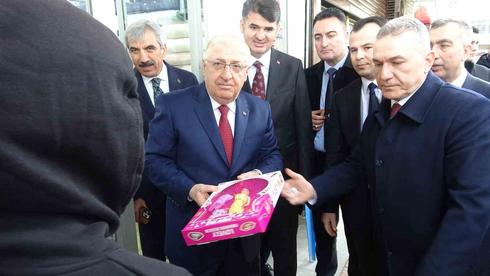 bakan guler kiliste esnaf ve vatandaslarla bir araya geldi 3 EH1dkVVC