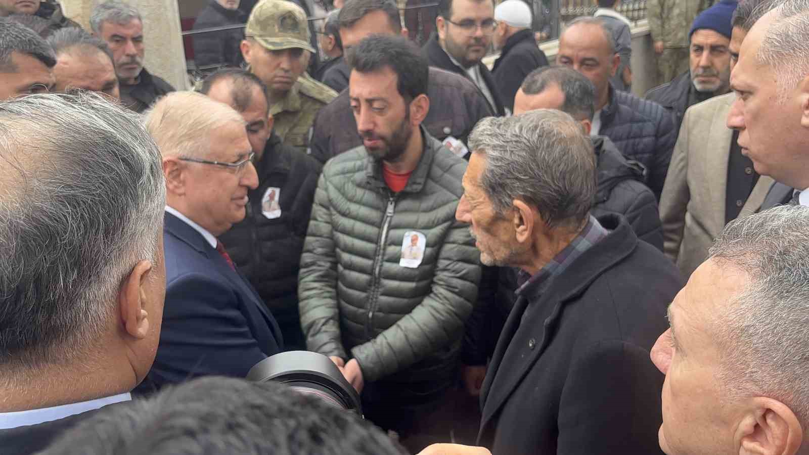 bakan guler kiliste kibris gazisinin cenazesine katildi 2 BL5BLGfu