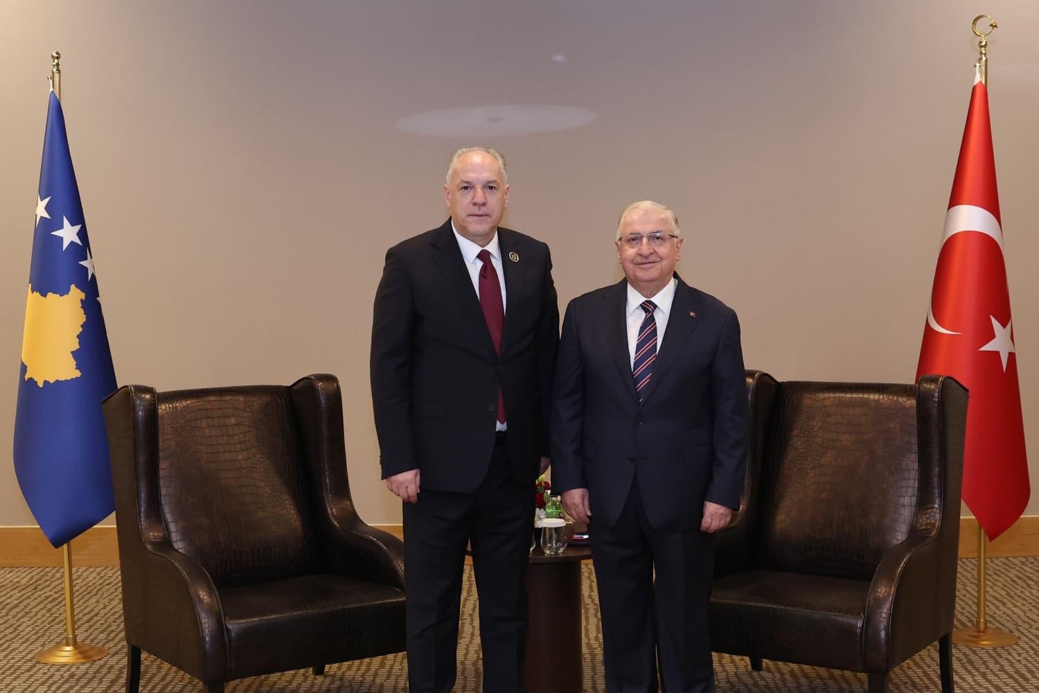 bakan guler kosova basbakan yardimcisi damka ile gorustu 2 Wf456YF9