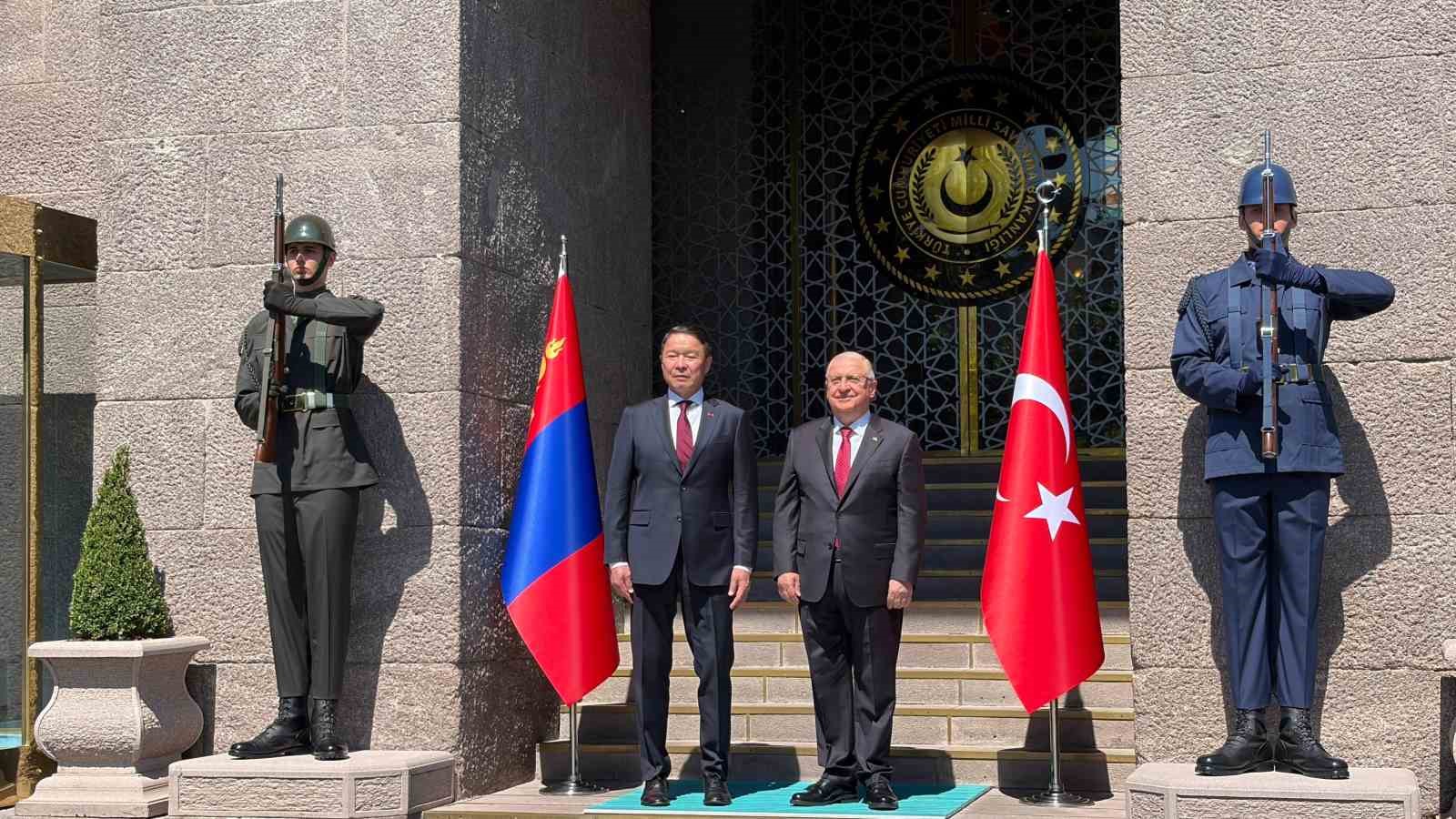 Bakan Güler, Moğolistan Savunma Bakanı Damba ile bir araya geldi 5 bakan guler mogolistan savunma bakani damba ile bir araya geldi 1 1B7NbGM9