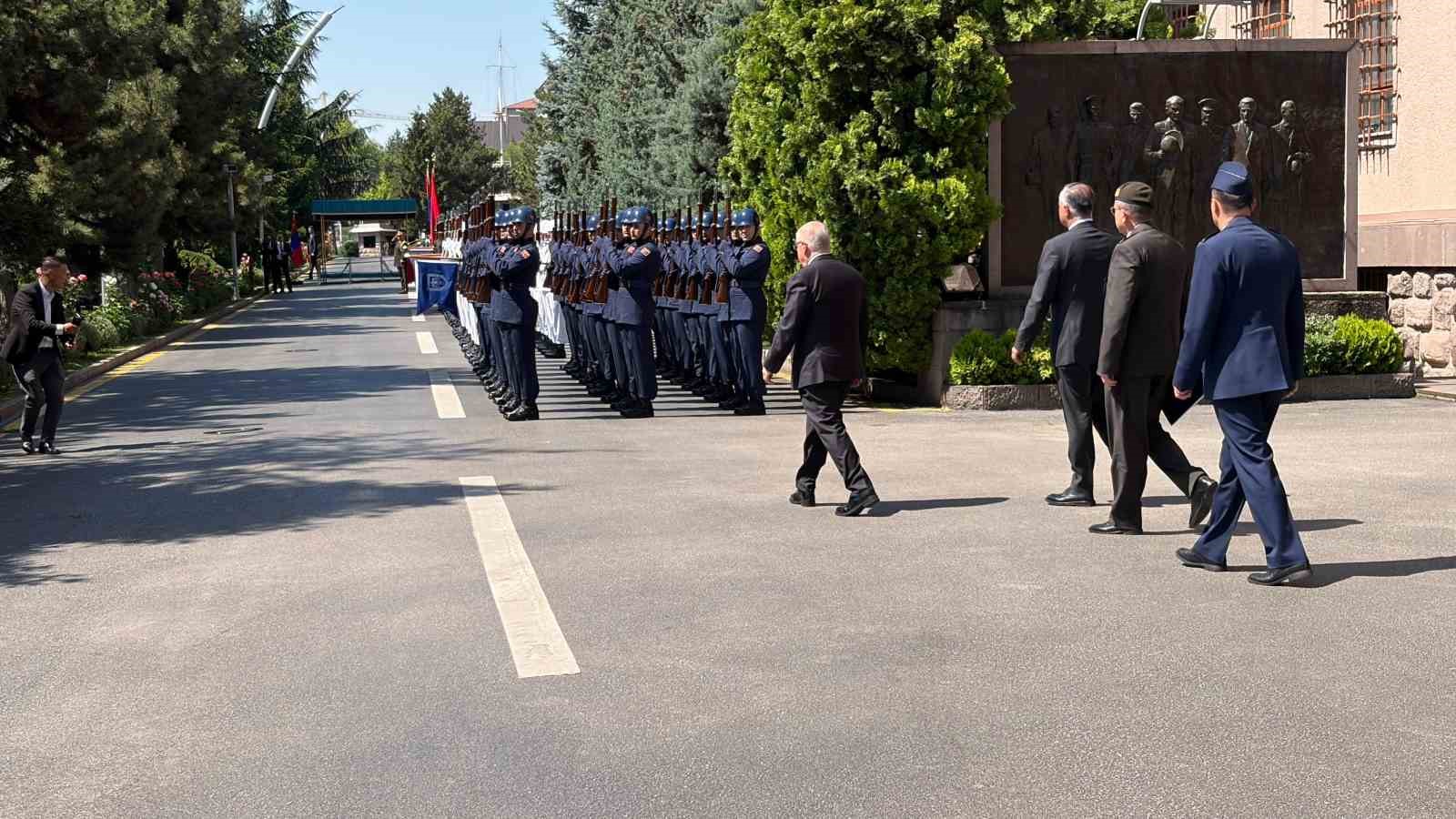 Bakan Güler, Moğolistan Savunma Bakanı Damba ile bir araya geldi 8 bakan guler mogolistan savunma bakani damba ile bir araya geldi 4