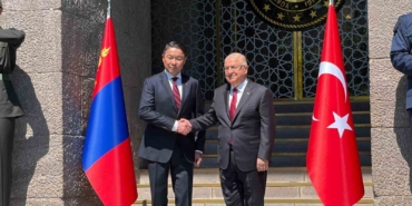 bakan-guler-mogolistan-savunma-bakani-damba-ile-bir-araya-geldi-E1A95vFF.jpg