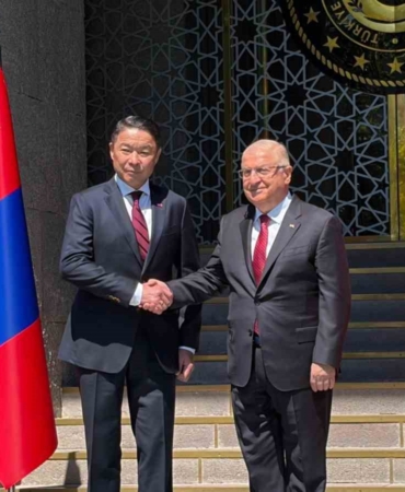 bakan-guler-mogolistan-savunma-bakani-damba-ile-bir-araya-geldi-E1A95vFF.jpg