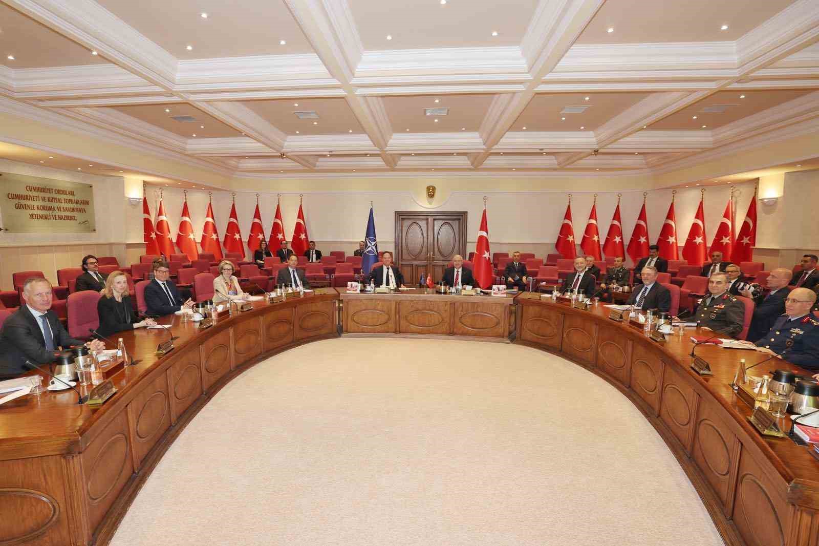 bakan guler nato genel sekreteri rutte ile bir araya geldi 2 UuqpuTOg