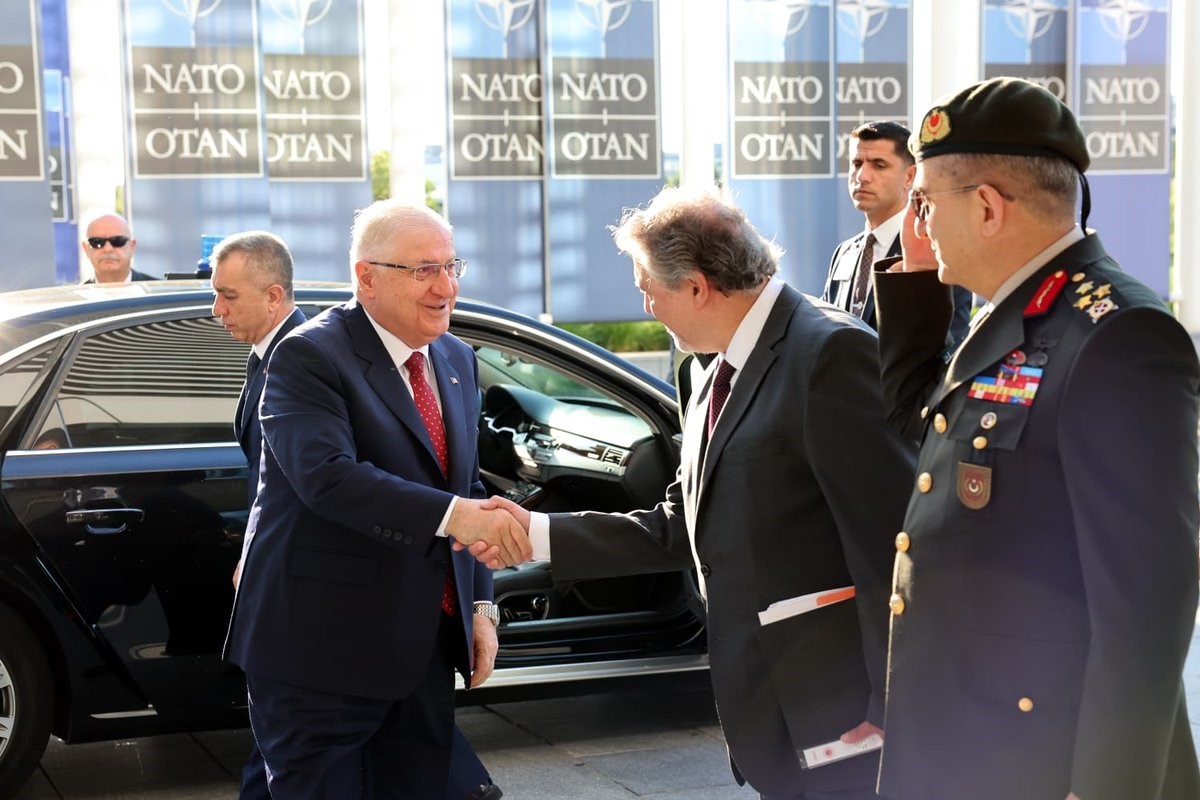 bakan guler nato savunma bakanlariyla aile fotografina katildi 1 dYQIOHsk