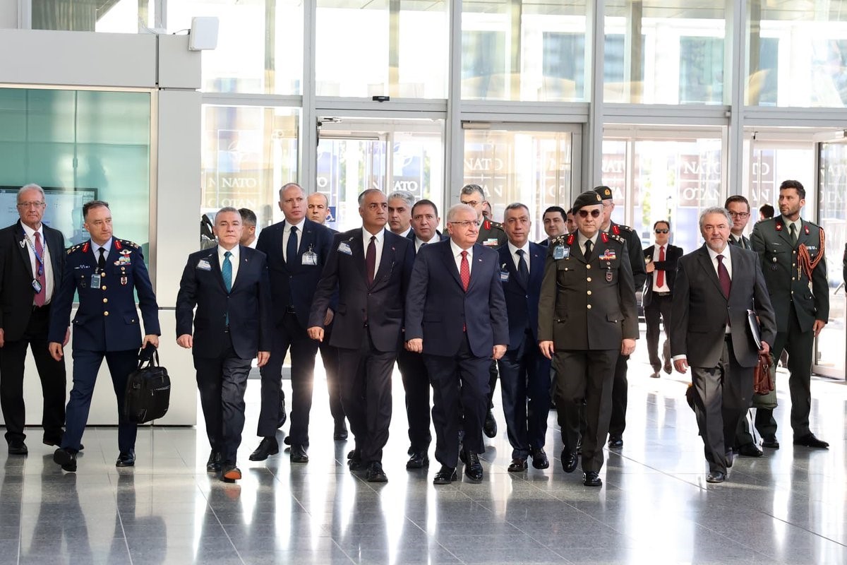bakan guler nato savunma bakanlariyla aile fotografina katildi 2