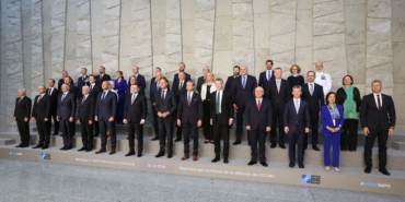 bakan-guler-nato-savunma-bakanlariyla-aile-fotografina-katildi-zGeG3tT4.jpg