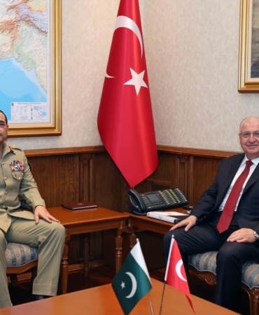 bakan-guler-pakistan-savunma-kuvvetleri-komutani-maresal-muniri-kabul-etti-u8eP4YRh.jpg