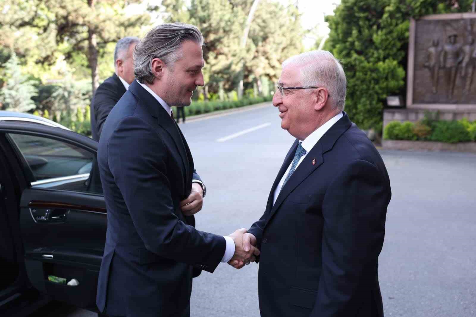 bakan guler polonya devlet bakani ve milli guvenlik kurulu burosu baskani grodecki ile gorustu zHuOHRt8
