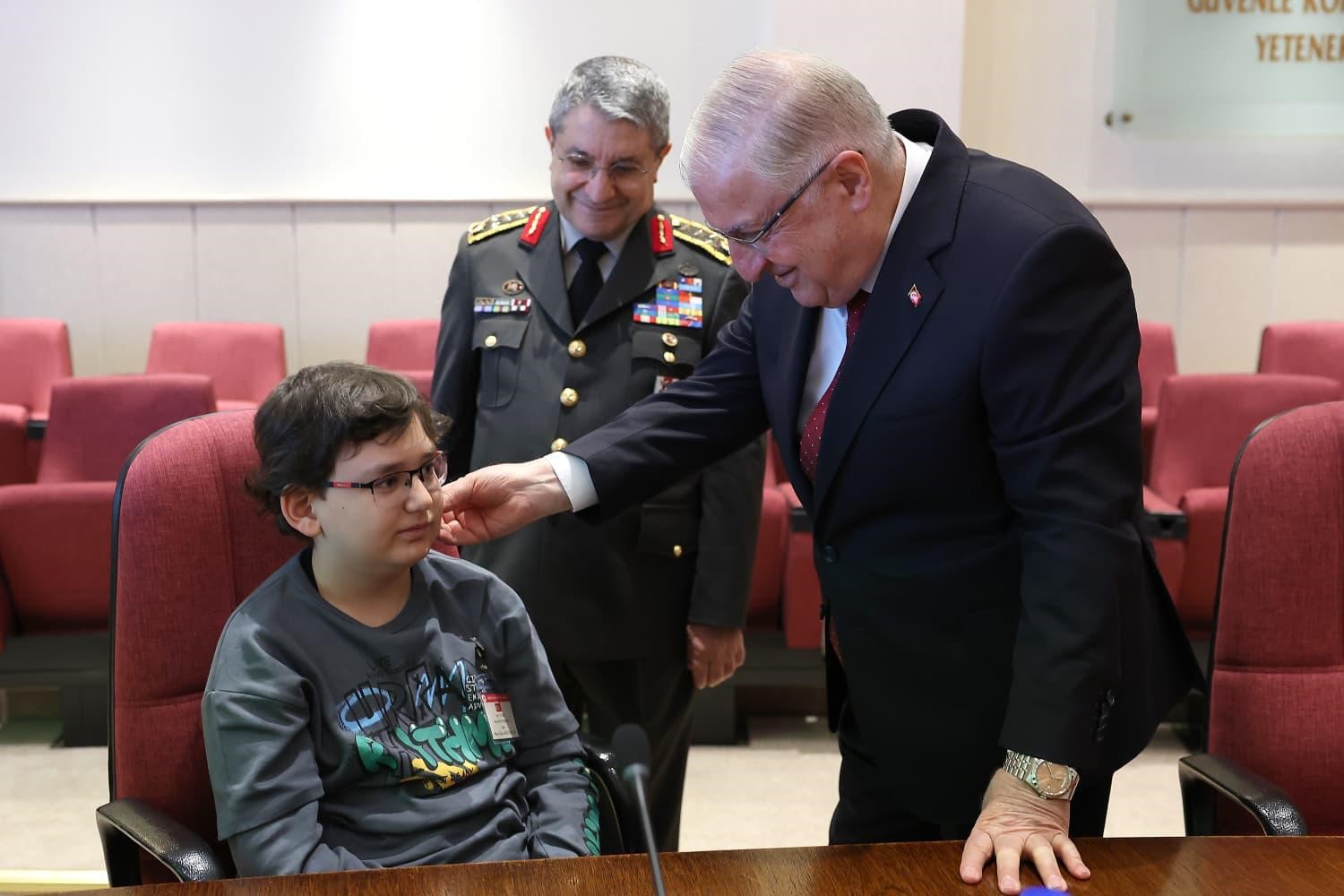 bakan guler sehit ve gazilerin cocuklariyla bir araya geldi 2