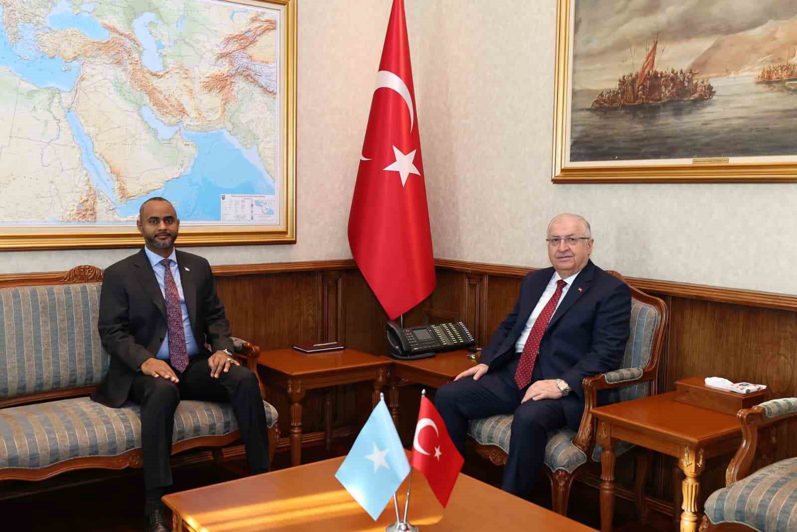 bakan guler somali limanlar ve deniz ulastirma bakani nurla gorustu 0 kaIWwz5Y