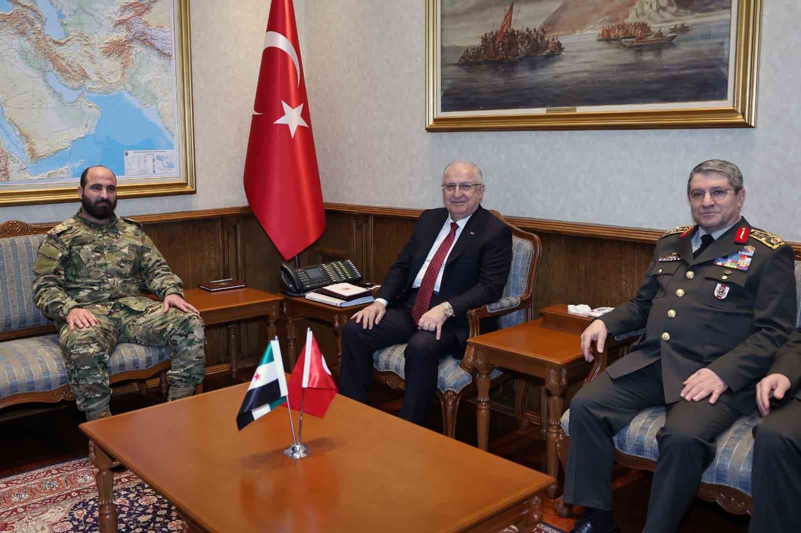 Bakan Güler, Suriye Genelkurmay Başkanı Tümgeneral Nureddin Ali Na’san’ı kabul etti 7 bakan guler suriye genelkurmay baskani tumgeneral nureddin ali nasani kabul etti 3 ilfEI2el