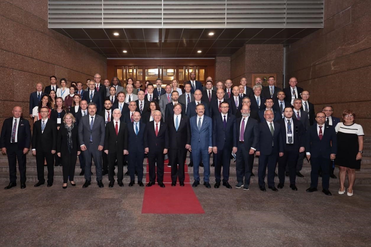 Bakan Güler: "Türkiye, 2025 yılında 10 milyar 54 milyon dolarlık bir ihracat hacmine ulaşmıştır" 5 bakan guler turkiye 2025 yilinda 10 milyar 54 milyon dolarlik bir ihracat hacmine ulasmistir ImWpMEqv