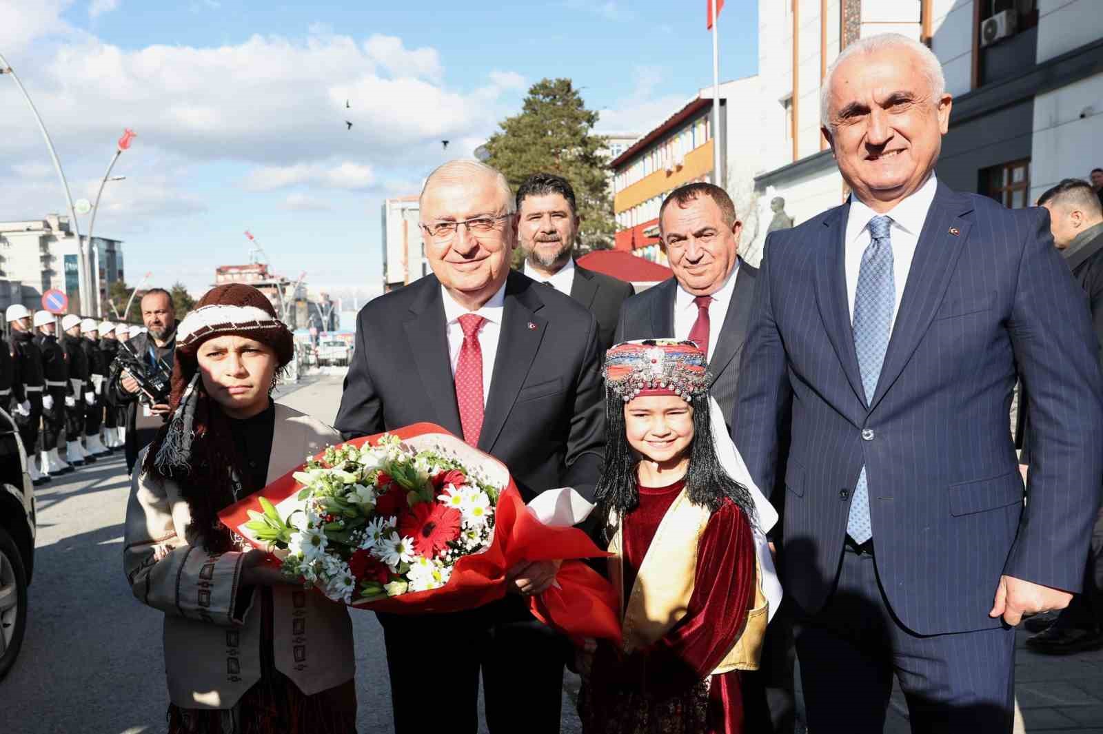 bakan guler turkiye catismanin degil barisin ve sagduyunun tarafinda yer almaktadir 3 AhdaEjPM
