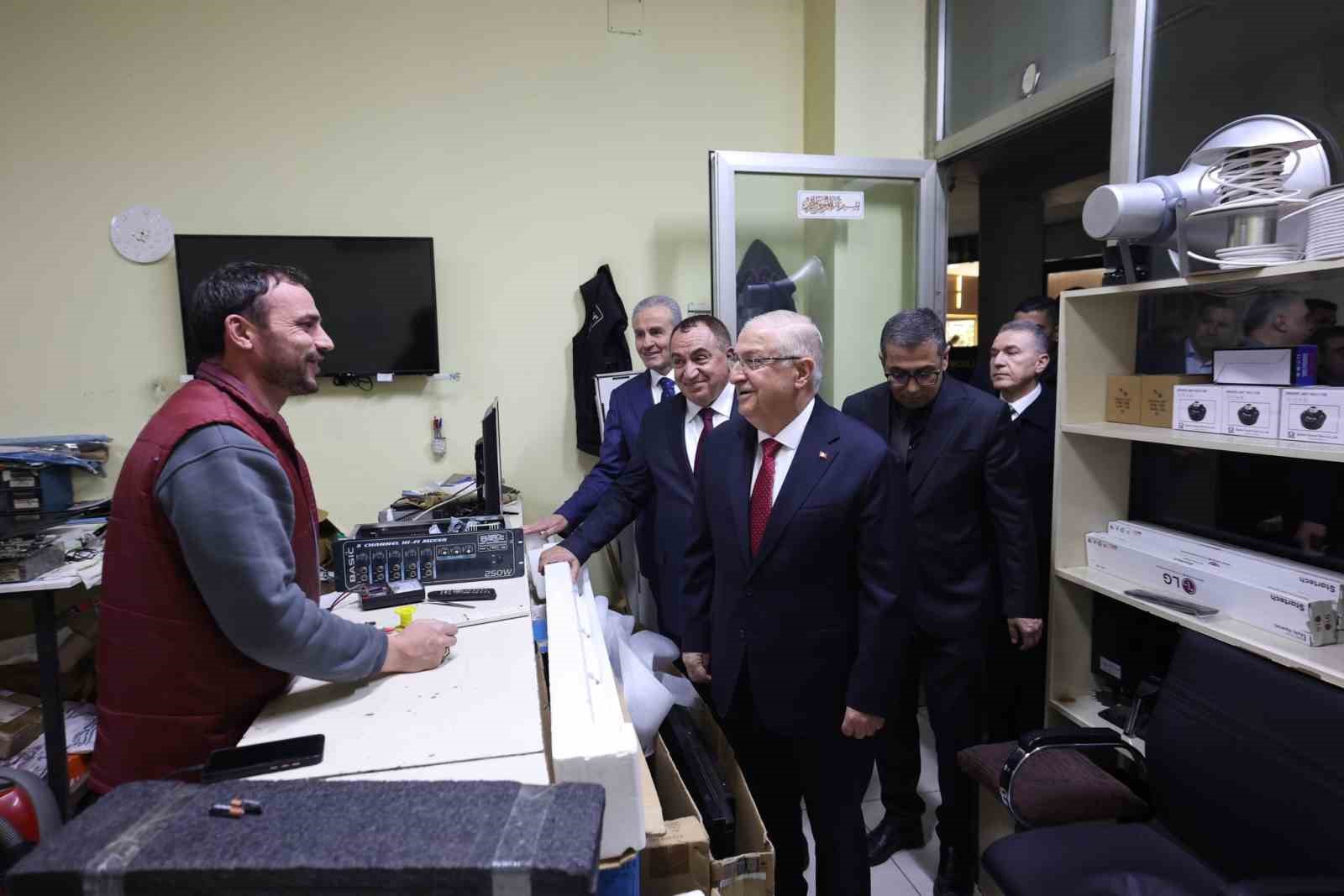 bakan guler turkiye catismanin degil barisin ve sagduyunun tarafinda yer almaktadir 9 GvEzO7UL