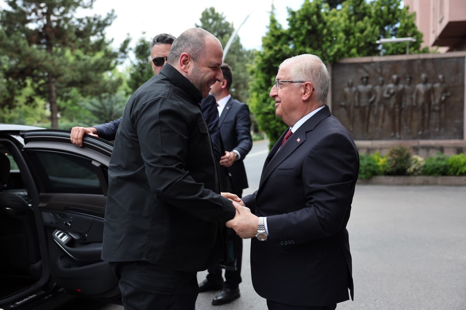 Bakan Güler, Ukrayna Milli Güvenlik ve Savunma Konseyi Sekreteri Umerov ile bir araya geldi 6 bakan guler ukrayna milli guvenlik ve savunma konseyi sekreteri umerov ile bir araya HfHYfi56