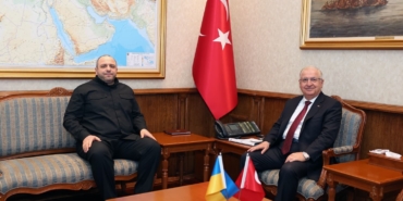 bakan-guler-ukrayna-milli-guvenlik-ve-savunma-konseyi-sekreteri-umerov-ile-bir-araya-K7cZWWnd.jpg