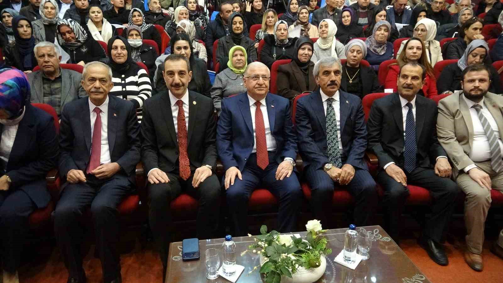 bakan guler ypgpydsdg teror orgutunun silahli unsurlarini feshederek devlet kurumlarina entegre olmasi tek cikar Z1zmVuie