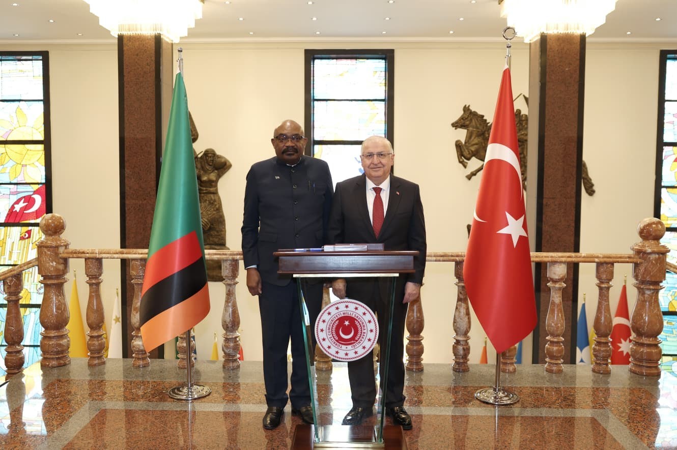 bakan guler zambiyali mevkidasi lufuma ile bir araya geldi 1 ygbltb2Q