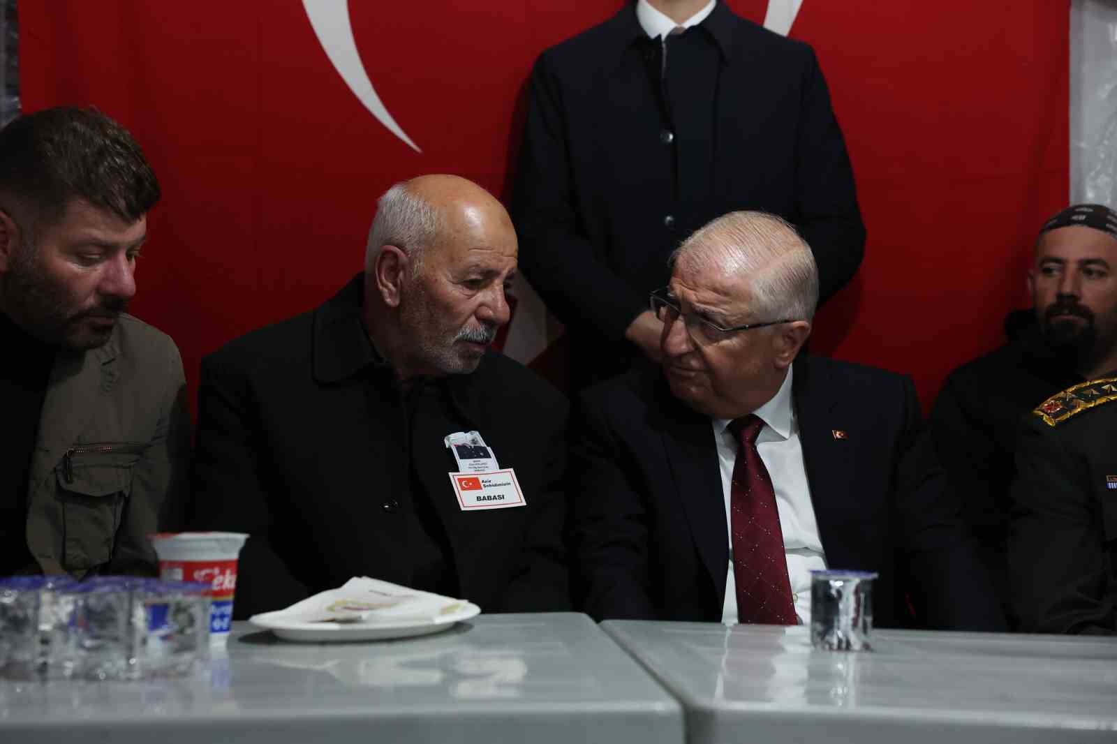 bakan gulerden sehit ailelerine ziyaret 5