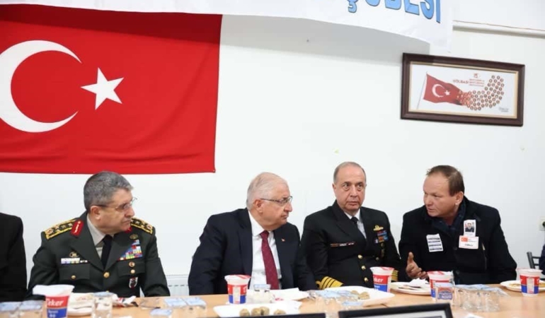 bakan-gulerden-sehit-ailelerine-ziyaret-DQaLarqW.jpg