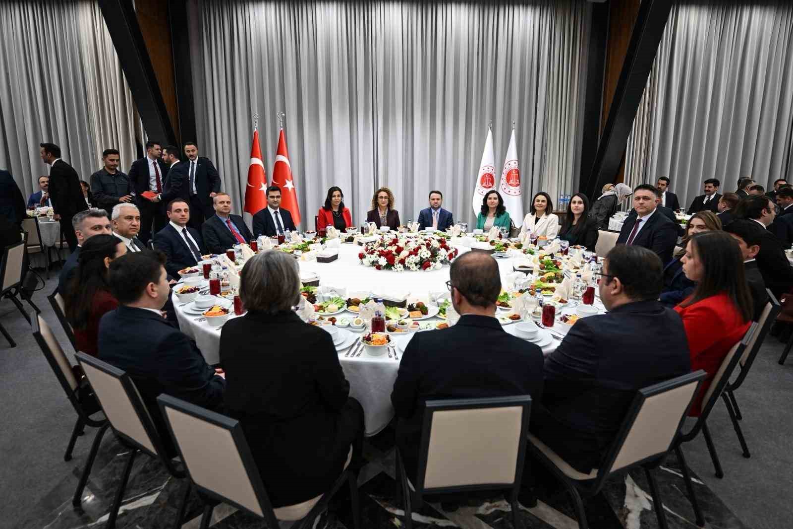 bakan gurlek adalet devletin vicdanidir 0