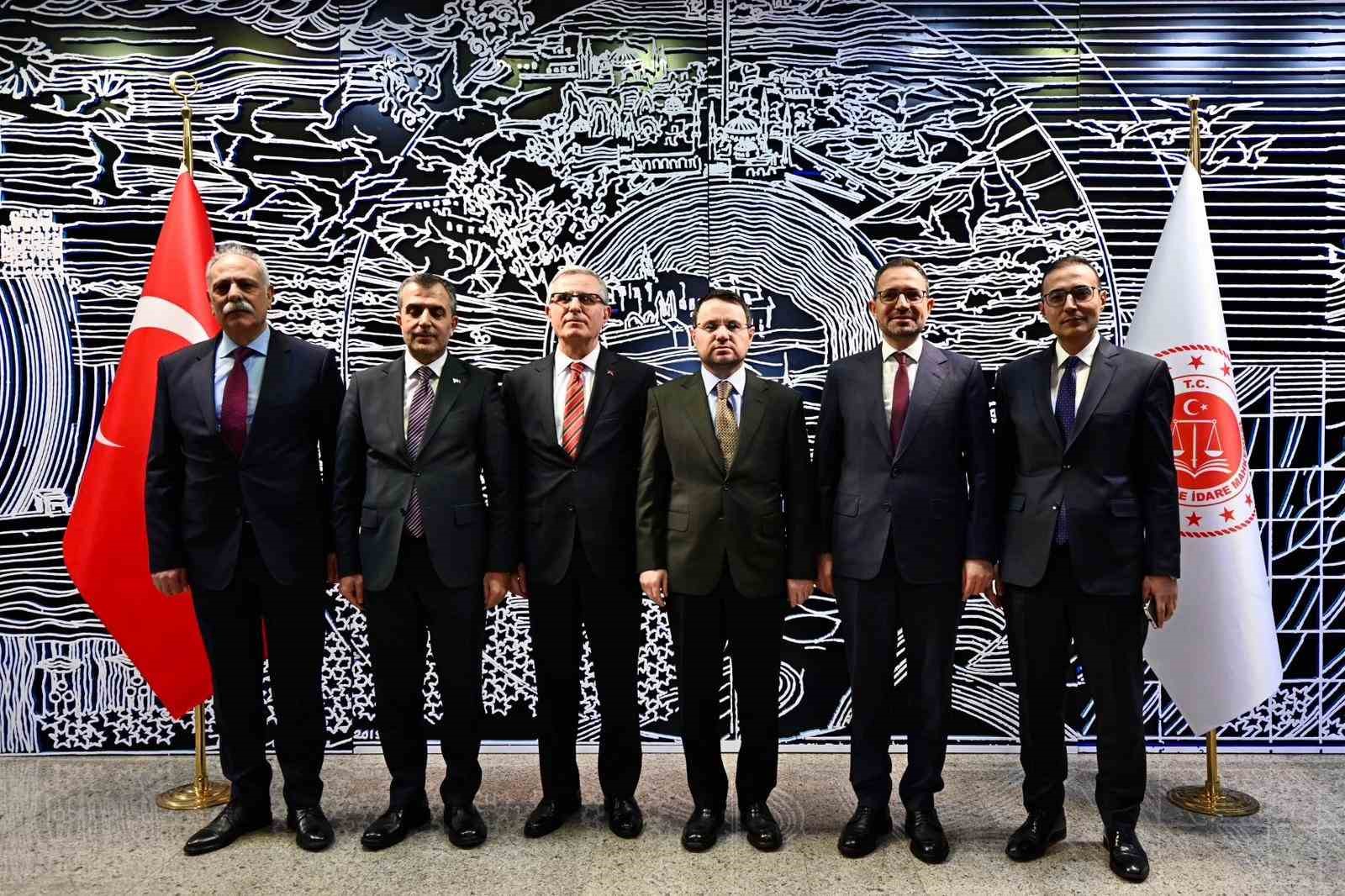bakan gurlek adalet gucluden yana algisini hep birlikte kiracagiz 2 Igmi9f7T