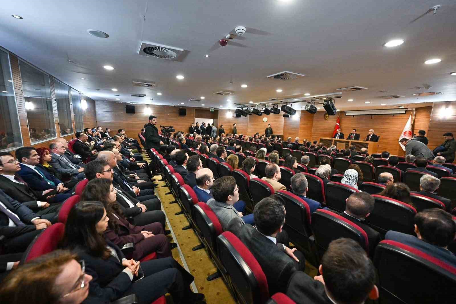 bakan gurlek adalet gucluden yana algisini hep birlikte kiracagiz 3 P2wUdey4