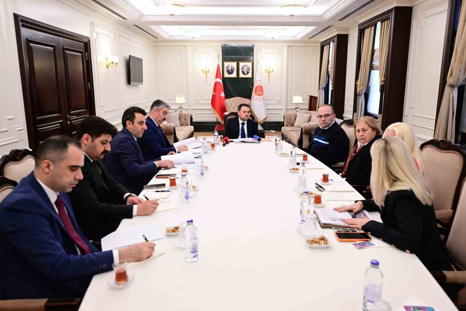 Bakan Gürlek, Çağla Tuğaltay’ın ailesiyle bir araya geldi 5 bakan gurlek cagla tugaltayin ailesiyle bir araya geldi 1 WkBGb8Kj