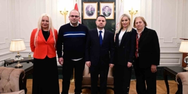 bakan-gurlek-cagla-tugaltayin-ailesiyle-bir-araya-geldi-lEVn3lYK.jpg